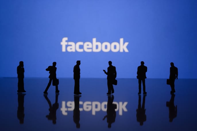How to Advertise on Facebook (+ 5 Best Examples)